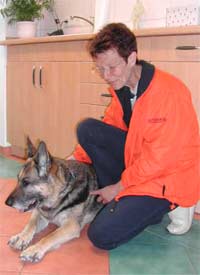 Leica mit Frau Mertz im Akupunkturraum<br /><br /> 